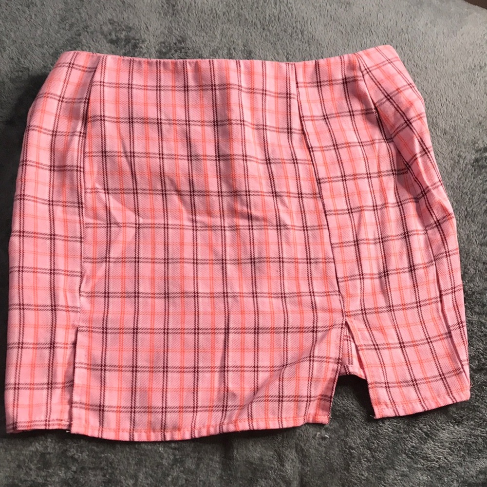 pink skirt
